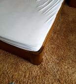 Dvigulė medinė miegamojo lova. Su patalynės stalčiais. Medis uosis (ML57)