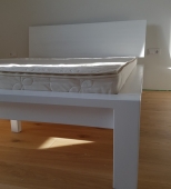 Minimalistinio dizaino dvigulė medinė miegamojo lova. Medis uosis (ML61)