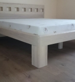 Dvigulė medinė miegamojo lova. Be patalynės stalčių. Medis uosis (ML32)