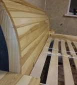 Dvigulė medinė miegamojo lova. Su patalynės stalčiais. Medis uosis (ML37)