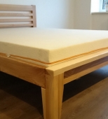 Dvigulė medinė miegamojo lova. Be patalynės stalčių. Medis uosis (ML38)