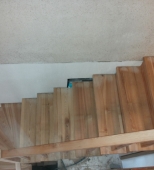Namų vidaus mediniai laiptai. L formos laiptai. Medis uosis (L32)