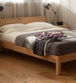 Medinių miegamojo baldų ir lovų idėjos
