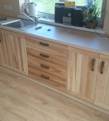 Virtuvės baldų komplektas iš natūralaus uosio medienos