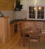 Medinis virtuvės baldų komplektas